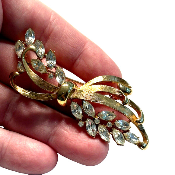 Vintage Mid Century BSK Brooch Textured Gold Bow & Clear White Rhinestones Pin - Picture 8 of 9
